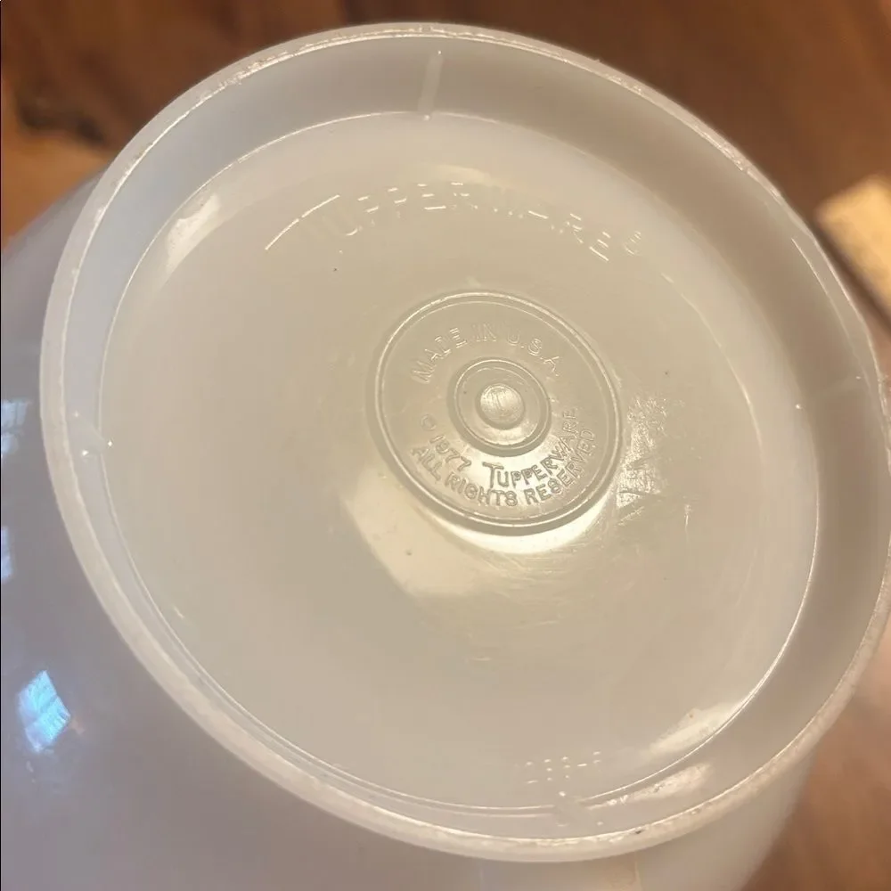 Vintage Tupperware 4 Cup Mix 'n Store
